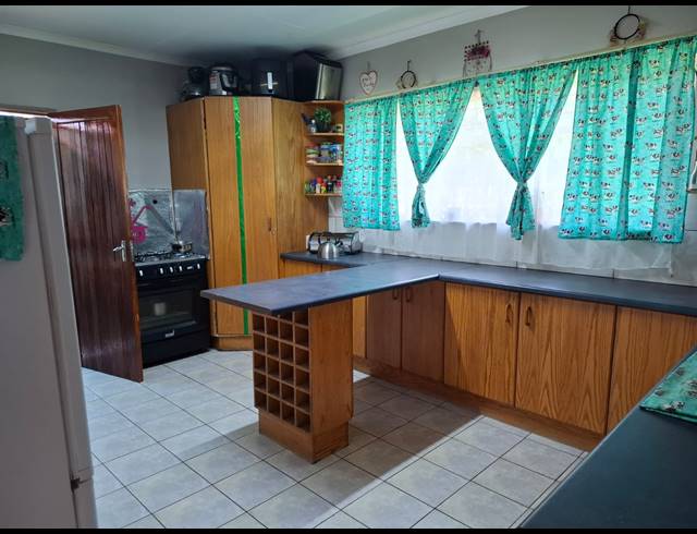 4 BEDROOM HOUSE FOR SALE IN UNITAS PARK